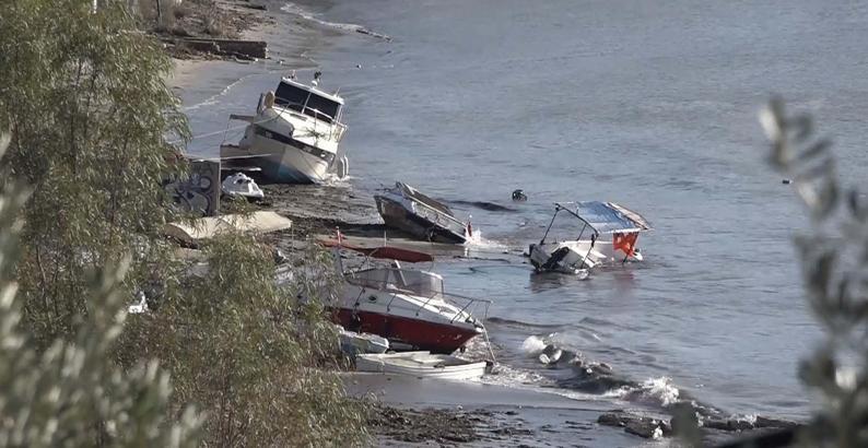 Kuşadası'nda sağanak ve kuvvetli fırtına etkili oldu