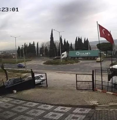 Manisa'da TIR ile otomobil çarpıştı; 1 ölü (2)
