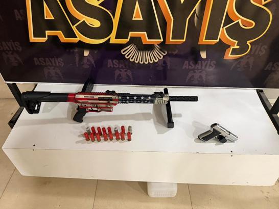 Hatay'da bir evde ruhsatsız silah ele geçirildi