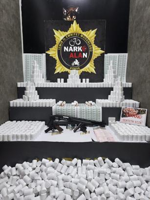 İzmir'de uyuşturucu operasyonunda 3 gözaltı