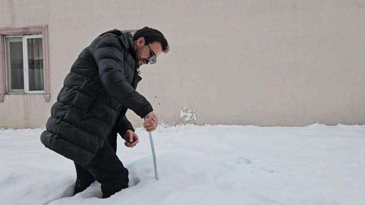 Göle'de kar kalınlığı 80 santimetreyi buldu