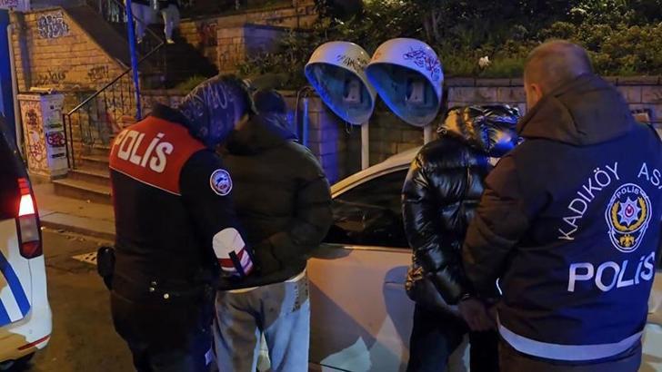 Kadıköy'de huzur uygulaması; 2 şüpheli gözaltına alındı