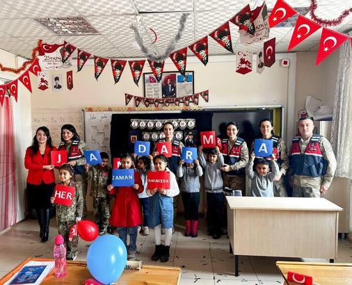 Jandarmadan ilkokul öğrencilerine etkinlik