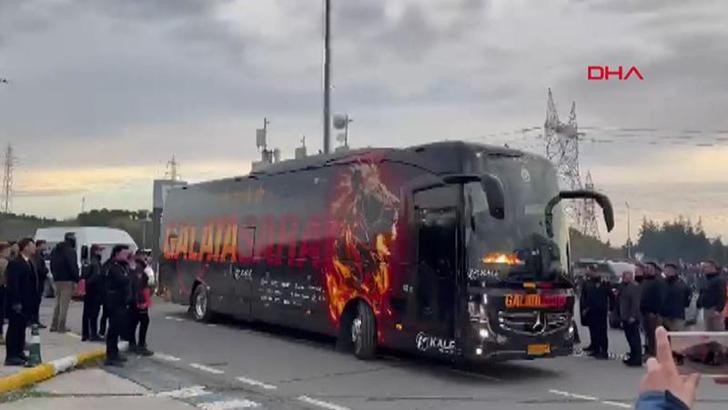 Galatasaray derbi için stada ulaştı