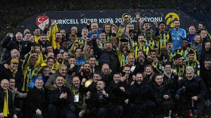 Süper Kupa’yı kazanan Fenerbahçe, 2026 yılına kupayla başladı