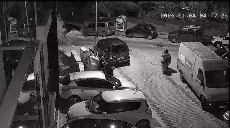 İstanbul - Üsküdar'da 53 bin lira değerindeki motosiklet parçası hırsızlığı kamerada