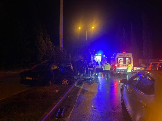 Kazada ikiye bölünen otomobilden mucize kurtuluş: 2 yaralı