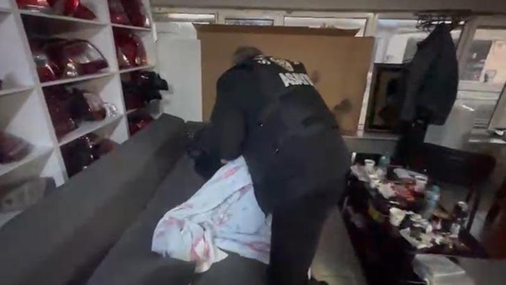 Sarıyer’de iş yerine silahlı saldırı düzenleyip uyurken yakalanan şüpheli tutuklandı