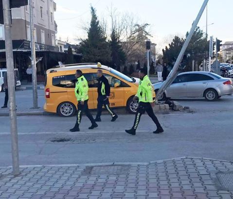 Direksiyonda kalp krizi geçirip, kaza yapan taksi şoförü öldü