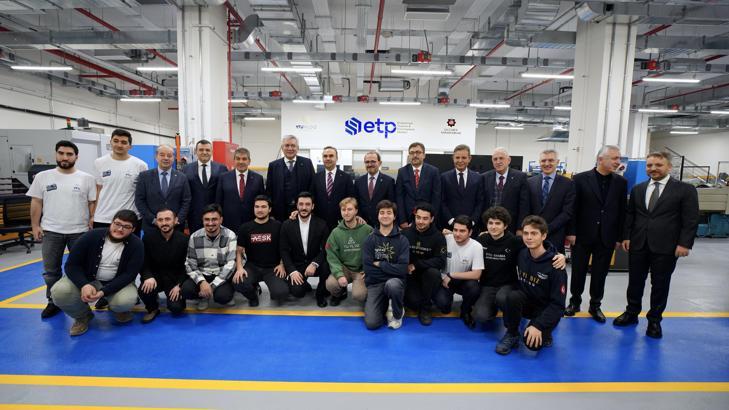 Bakan Kacır, Endüstriyel Tasarım ve Prototipleme Merkezini ziyaret etti