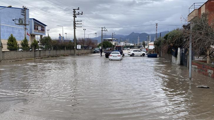 Osmaniye’de sağanak, hayatı olumsuz etkiledi