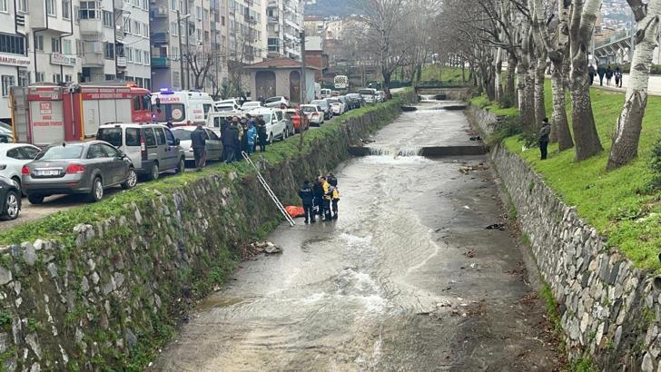 2 metre yükseklikten dere yatağına düşüp öldü