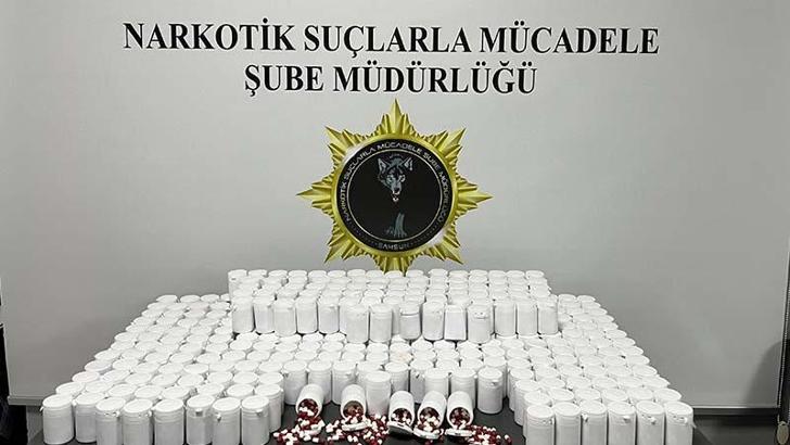 Evlerinde 18 bin 900 sentetik hap ele geçirilen 2 şüpheliye gözaltı