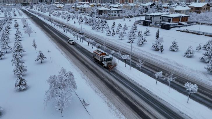 Kayseri’de kar nedeniyle kapanan 285 mahalle yolu ulaşıma açıldı