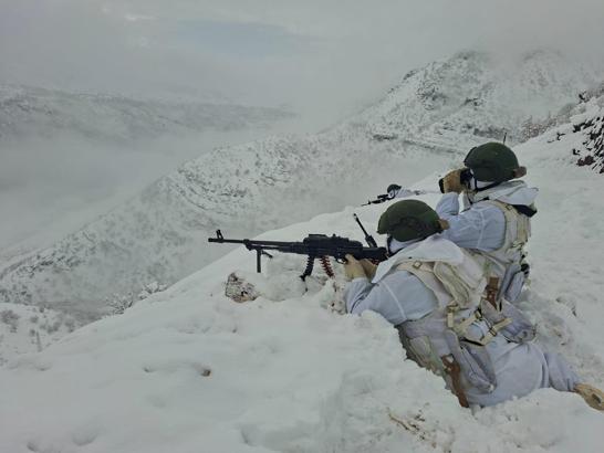 Mehmetçik, zorlu kış koşullarında hudut güvenliği için görevde