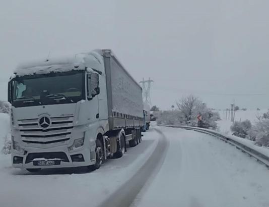 Doğu kar altında; 1561 yerleşim biriminin yolu kapandı (2)