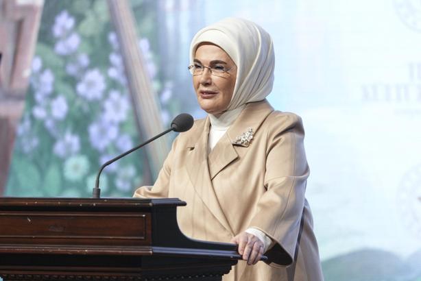 Emine Erdoğan, 'Tıp ve Kültür-Sanat Sempozyumu'nda konuştu