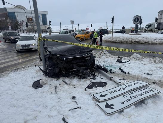 Yozgat’ta iki otomobil çarpıştı: 1 ölü, 1 yaralı