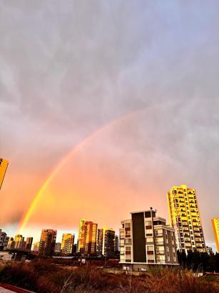 Mersin'de yağmur sonrası gökkuşağı renkli görüntülere sahne oldu