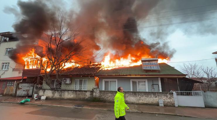 Tokat’ta yanan evdeki kedi itfaiye ekiplerince kurtardı