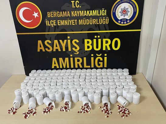 İzmir'de otomobilde 8 bin uyuşturucu ecza ele geçirildi: 1 tutuklama