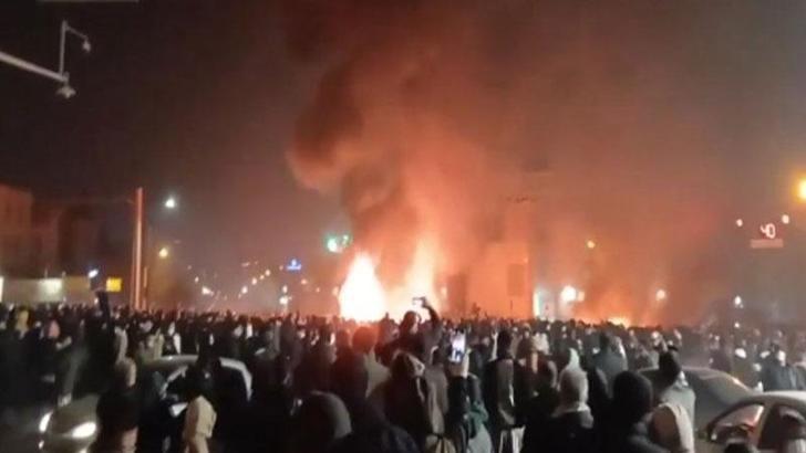 İran’da gösterilerde hayatını kaybedenlerin sayısı 2 bin 550’ye yükseldi