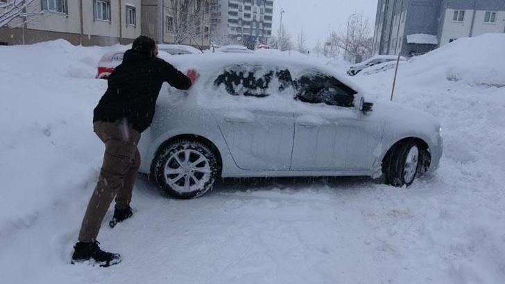 Bitlis'te kardan 229 yerleşim yerinin yolu kapandı