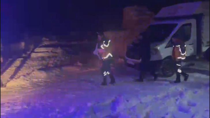 Kars'ta ekipler, 15 aylık Berçemsu bebek için seferber oldu