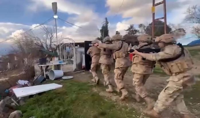 Uyuşturucuyu kümese gömmüş