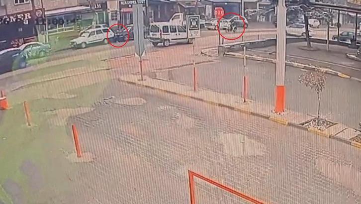 Yola fırlayan çocuğa çarpmamak için ani manevra yaptı, motosikletten düşüp yaralandı