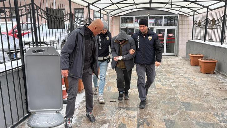 Eskişehir’de üvey babasını bıçaklayan şüpheli tutuklandı