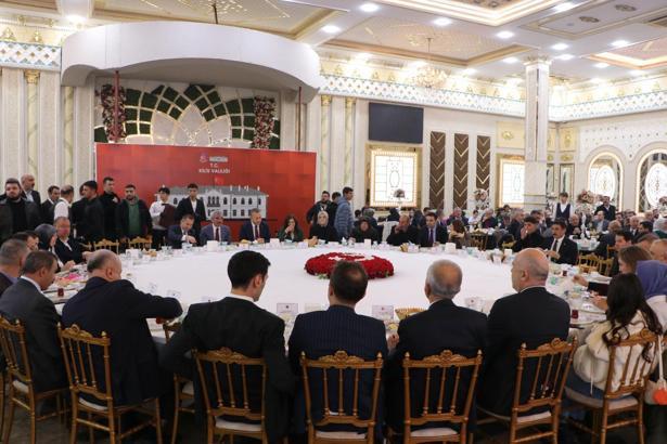 Vali Şahin’e veda yemeği