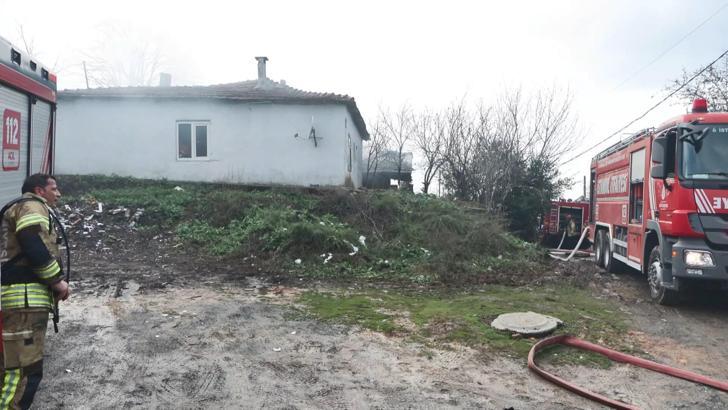 İstanbul - Beykoz'da kömürlükte çıkan yangın gecekonduya sıçradı