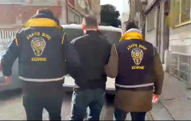 Edirne’de, biri 79 yıl hapis cezasıyla aranması olan 3 hükümlü yakalandı