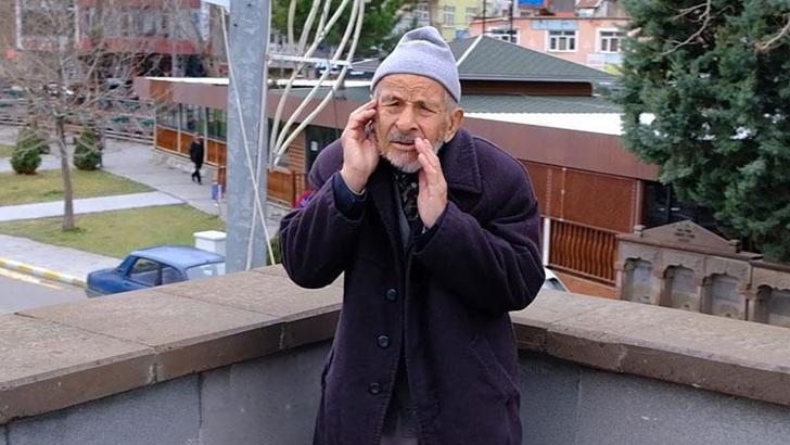 Hoparlör kullanmadan cenaze namazına çağırıp, geleneği devam ettiriyor