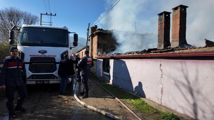 Aydın’da çıkan yangında bir ev zarar gördü