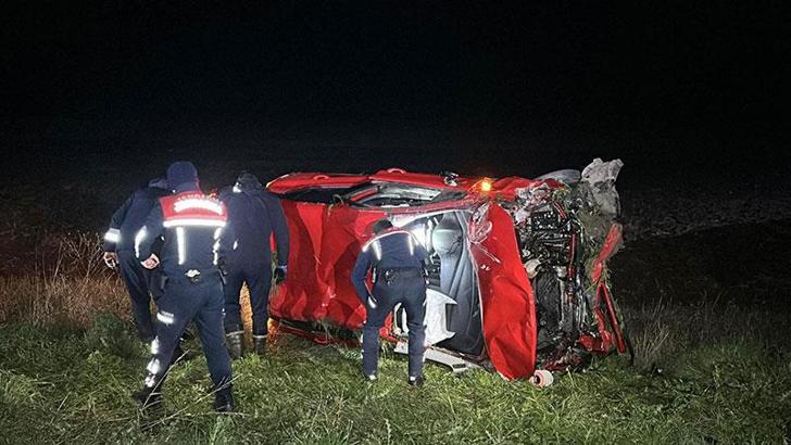 Edirne'de takla atan otomobil tarlaya savruldu: 2 yaralı