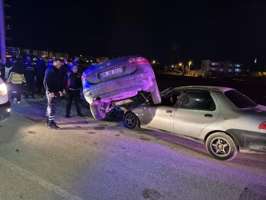 Mardin’de otomobil park halindeki aracın üzerine çıktı: 1 yaralı