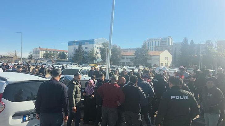 Şanlıurfa'da adliye önünde kavga; 2 yaralı