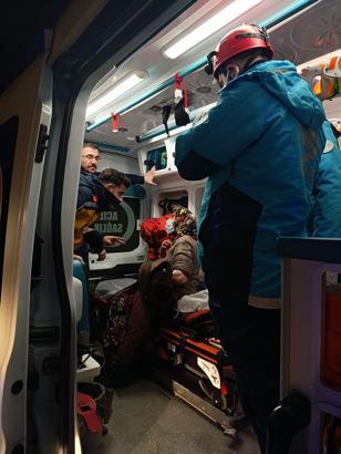 Tunceli’de UMKE ekipleri, yolu kardan kapanan köylerdeki 3 hastaya ulaştı