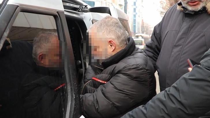 Sahte altınları bozdurmak isterken yakalandı