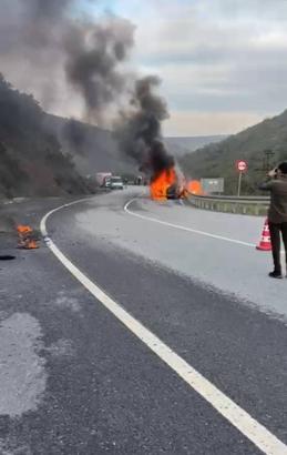 İstanbul - Eyüpsultan'da minibüs alev alev yandı