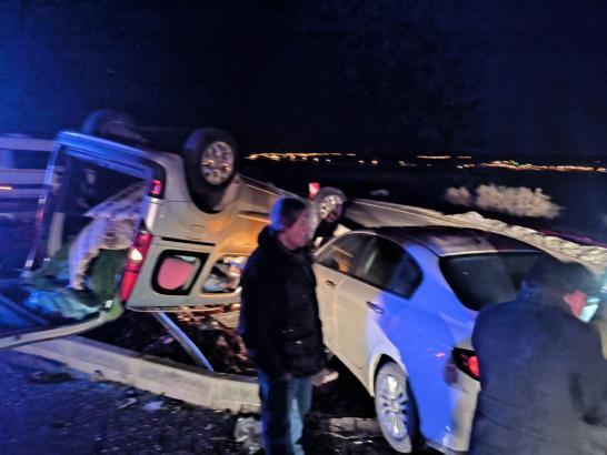 Mardin'de hafif ticari araç ile otomobil çarpıştı: 8 yaralı