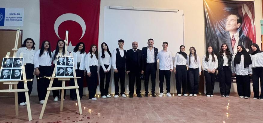 Öğrencilerden şiir dinletisi