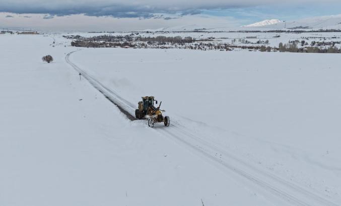 Van'da 230 yerleşim yerinin yolu ulaşıma açıldı