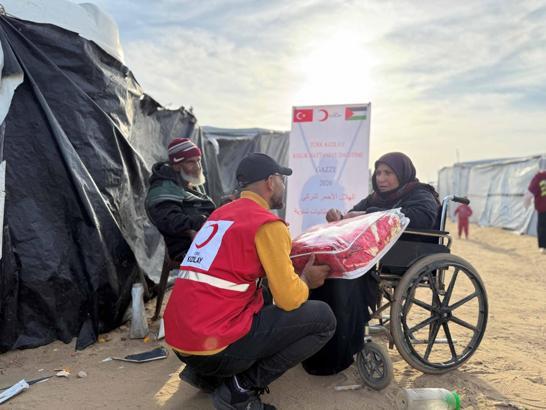 Türk Kızılay, Gazze'de 2 bin aileye battaniye desteği sağladı