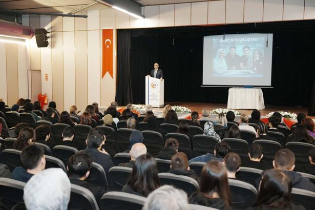 İzmir'de '2030'a Doğru Genç Akıl Çalıştayı' gerçekleştirildi