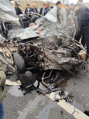 4 aracın karıştığı zincirleme kazada 1'i ağır, 4 kişi yaralandı