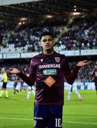 Samsunspor, Elayis Tavşan ile 4,5 yıllık sözleşme imzaladı