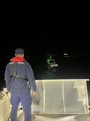 Çanakkale’de sürüklenen teknedeki 3 kişi kurtarıldı